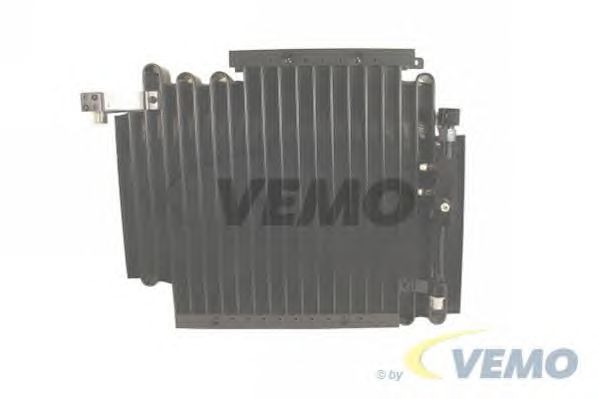 Condenser, air conditioning V15-62-1042